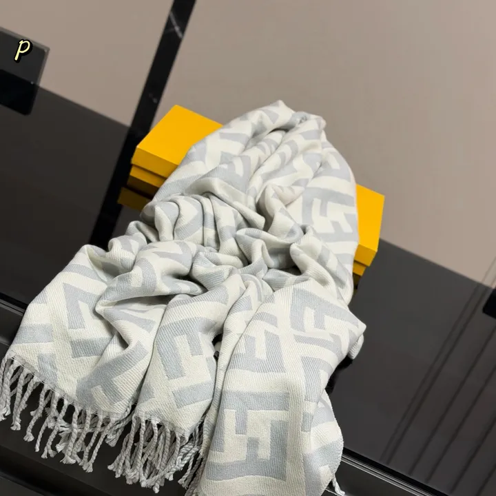 スーパーコピー フェンディ マフラー