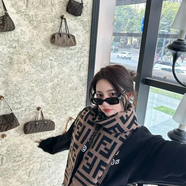 スーパーコピー フェンディ マフラー