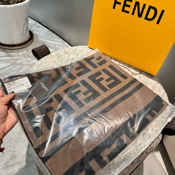 スーパーコピー フェンディ マフラー