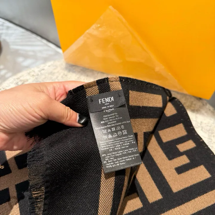 スーパーコピー フェンディ マフラー