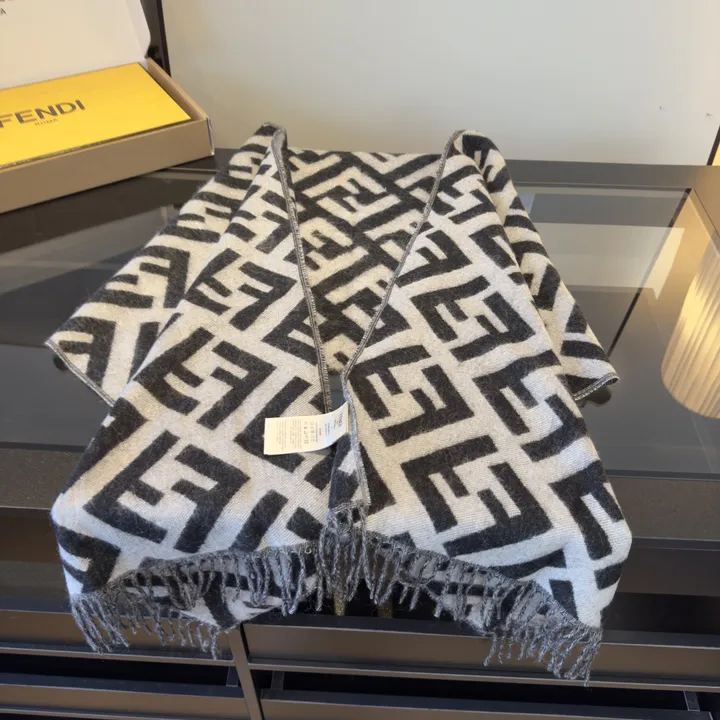 スーパーコピー フェンディ マフラー