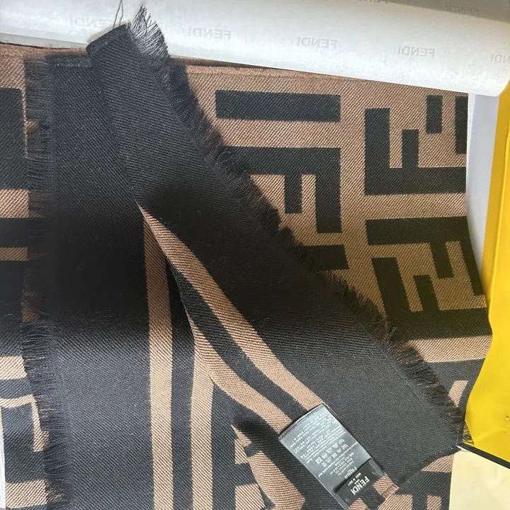 スーパーコピー フェンディ マフラー