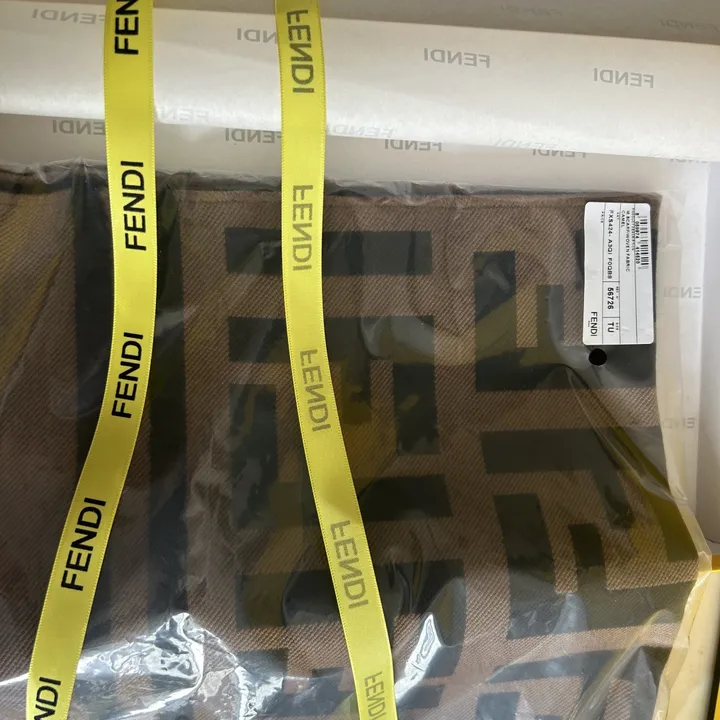 スーパーコピー フェンディ マフラー