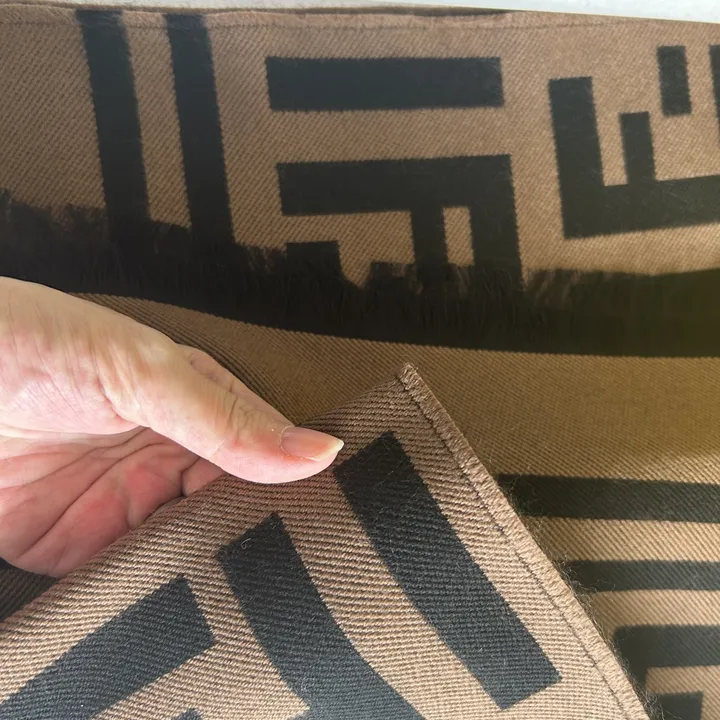 スーパーコピー フェンディ マフラー