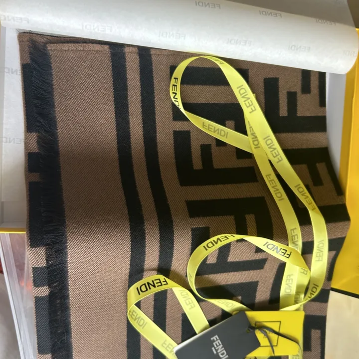 スーパーコピー フェンディ マフラー