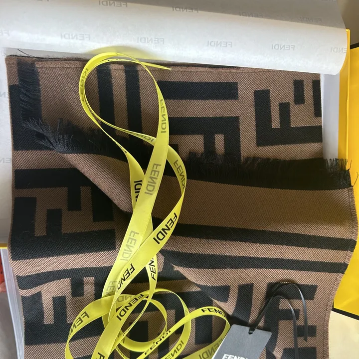 スーパーコピー フェンディ マフラー