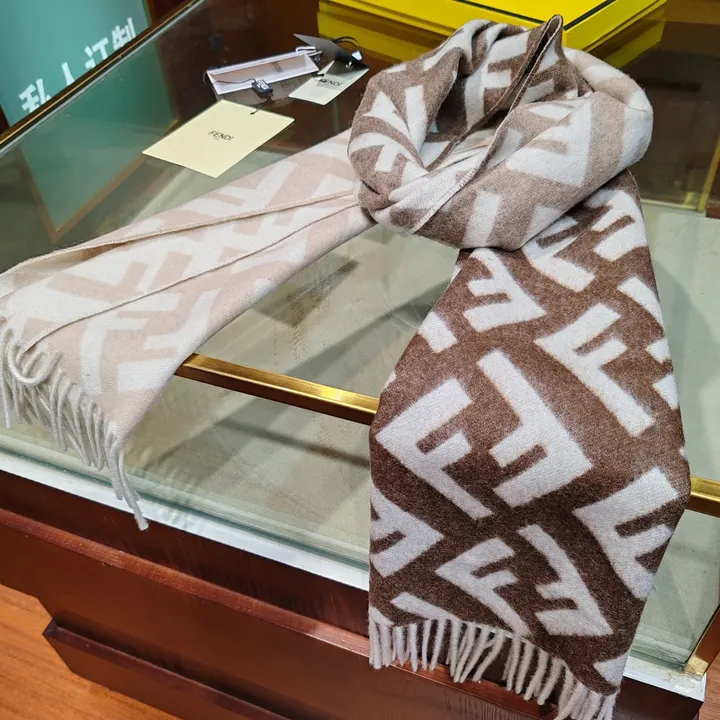 スーパーコピー フェンディ マフラー