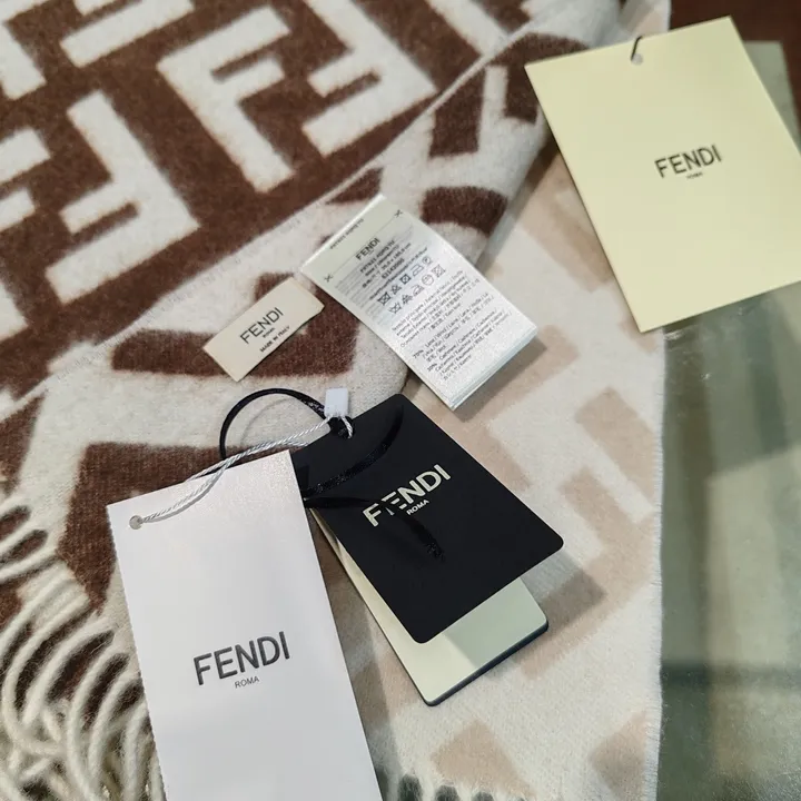 スーパーコピー フェンディ マフラー