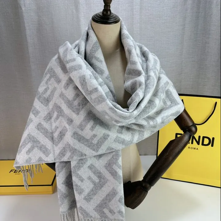 スーパーコピー フェンディ マフラー