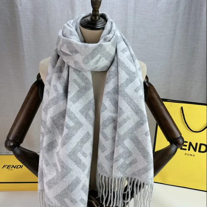 スーパーコピー フェンディ マフラー