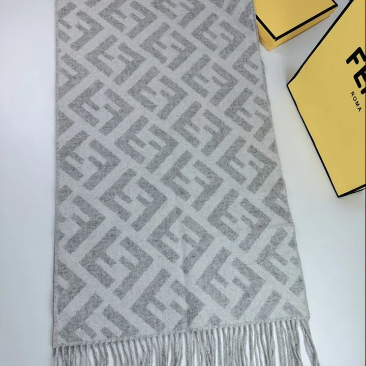 スーパーコピー フェンディ マフラー