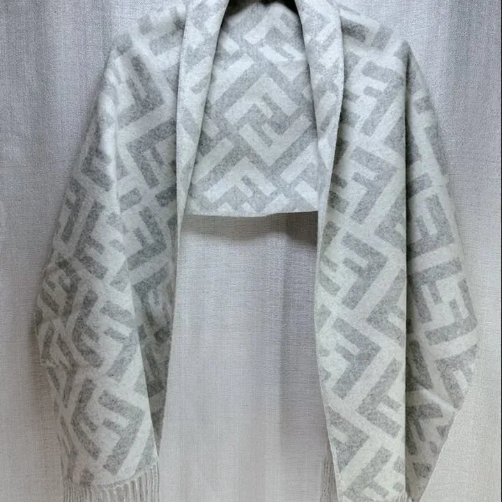 スーパーコピー フェンディ マフラー