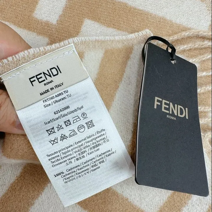 スーパーコピー フェンディ マフラー