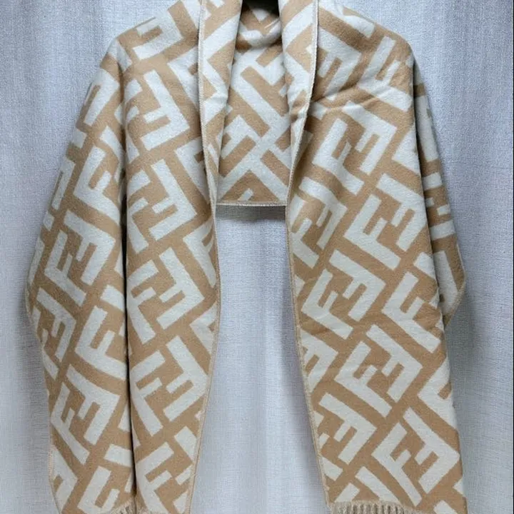 スーパーコピー フェンディ マフラー