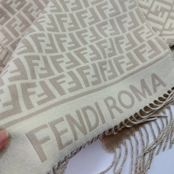 スーパーコピー フェンディ マフラー