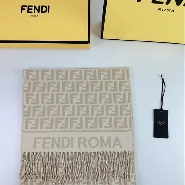 スーパーコピー フェンディ マフラー