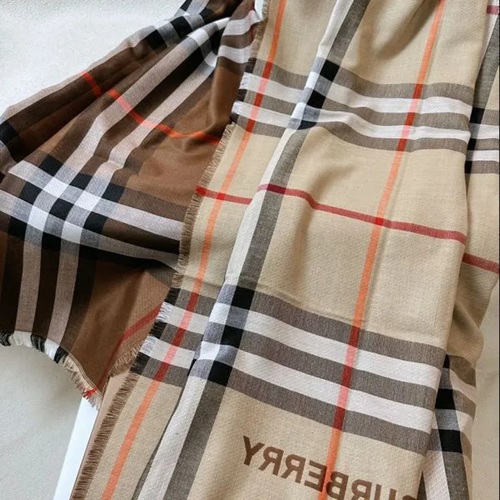 スーパーコピー バーバリー ス マフラー