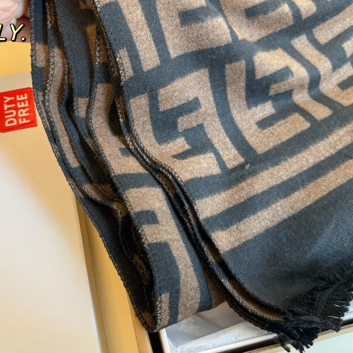 スーパーコピー フェンディ マフラー