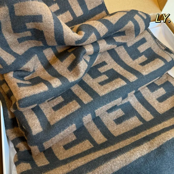 スーパーコピー フェンディ マフラー