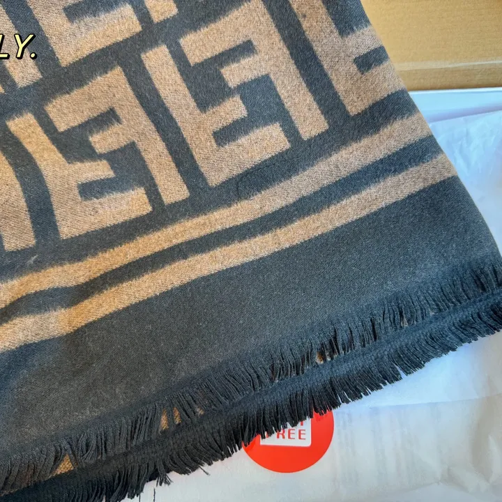 スーパーコピー フェンディ マフラー