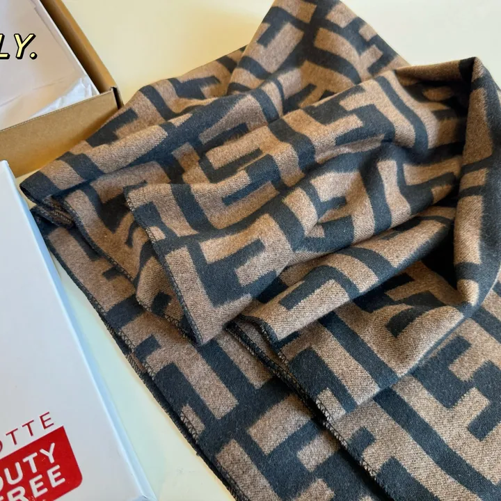 スーパーコピー フェンディ マフラー