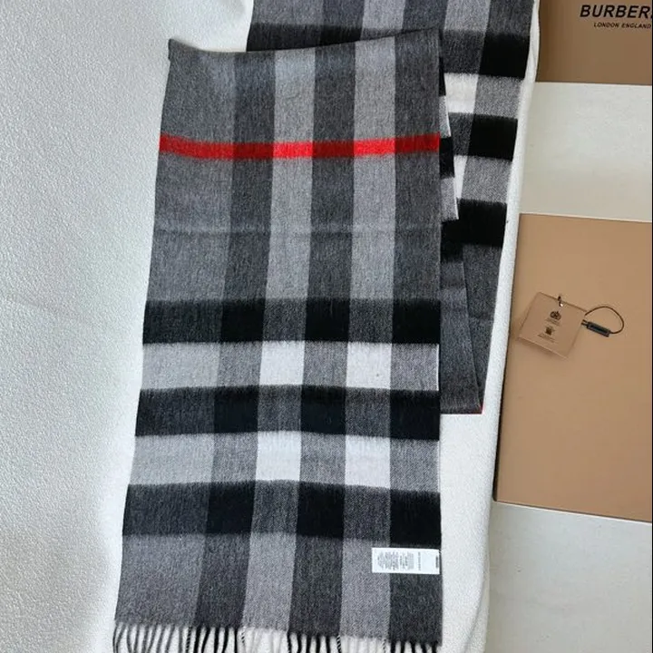 スーパーコピー バーバリー ス マフラー