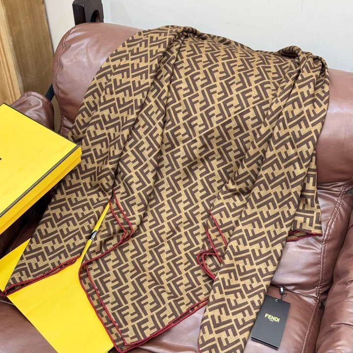 スーパーコピー フェンディ マフラー