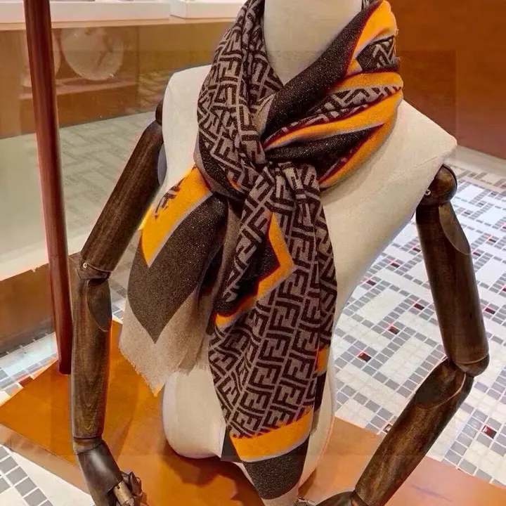 スーパーコピー フェンディ マフラー