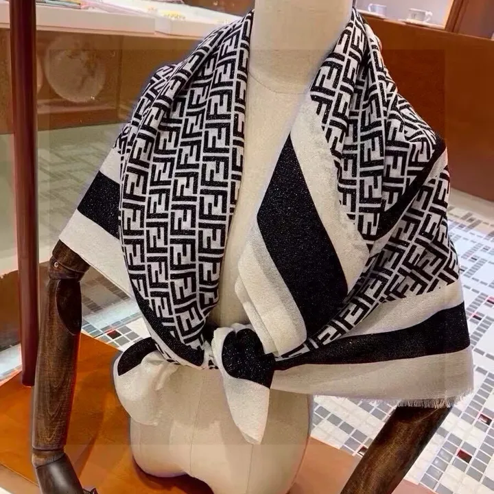 スーパーコピー フェンディ マフラー