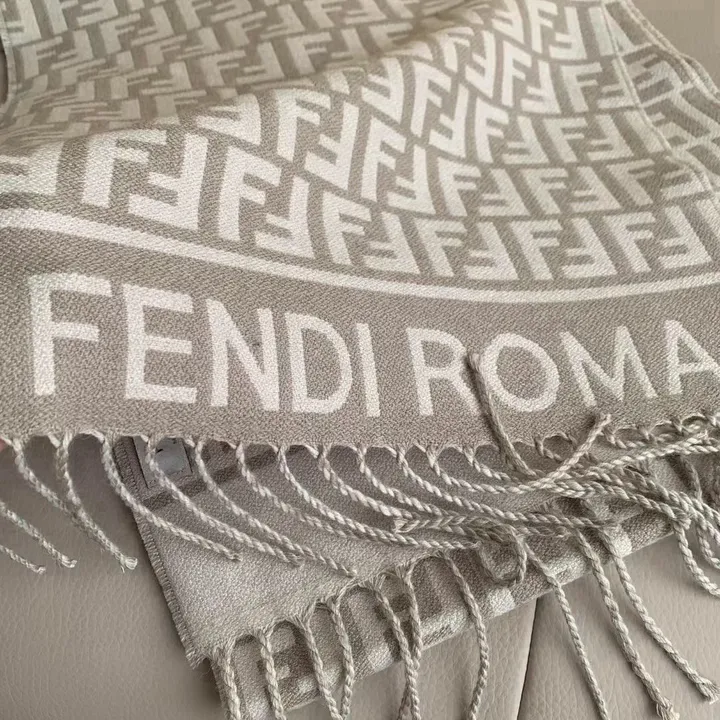 スーパーコピー フェンディ マフラー