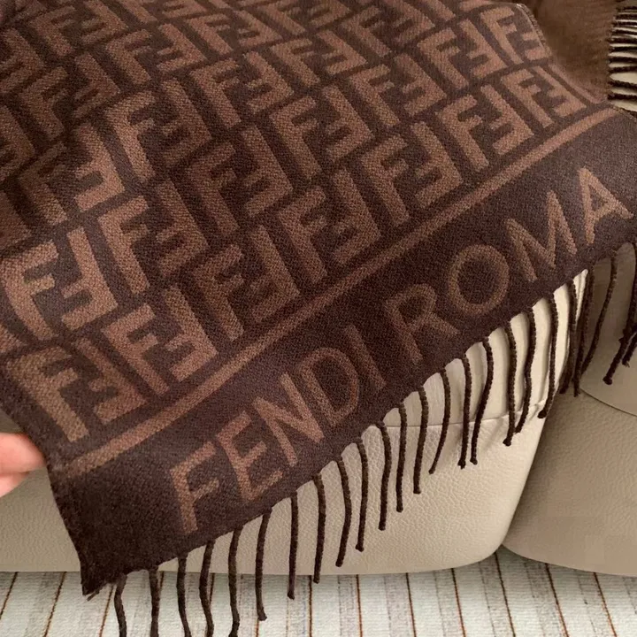 スーパーコピー フェンディ マフラー