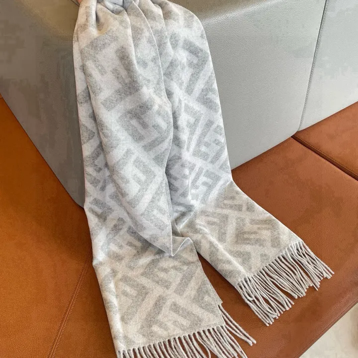 スーパーコピー フェンディ マフラー