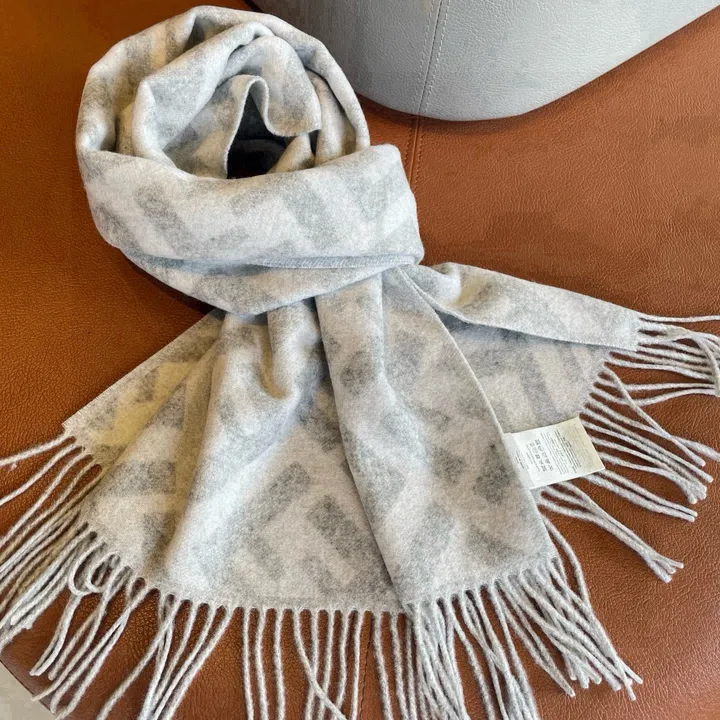 スーパーコピー フェンディ マフラー