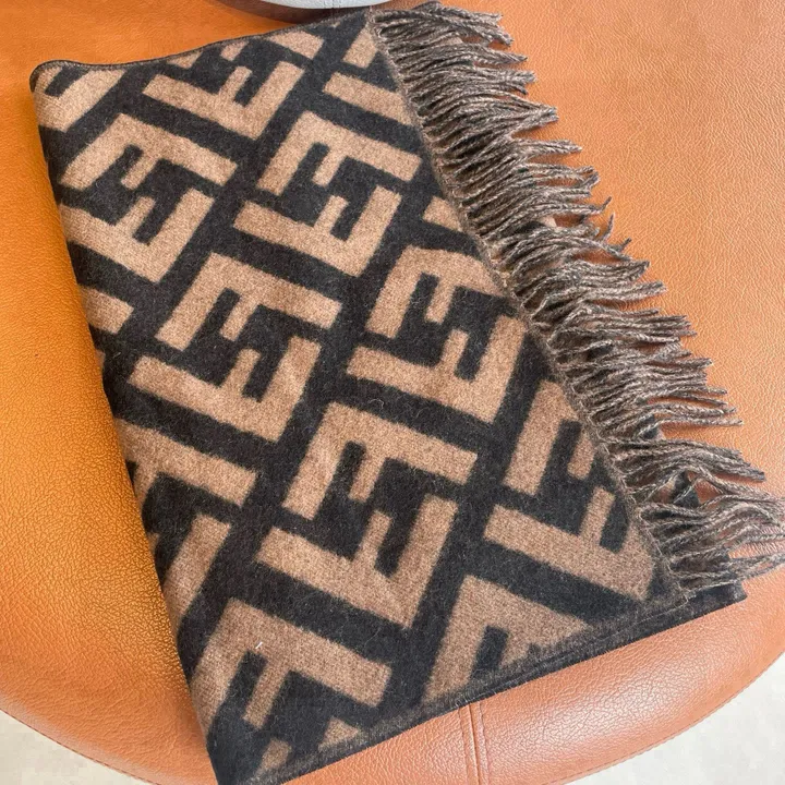 スーパーコピー フェンディ マフラー