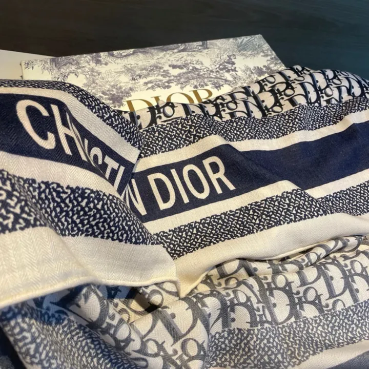 スーパーコピー ディオール マフラー