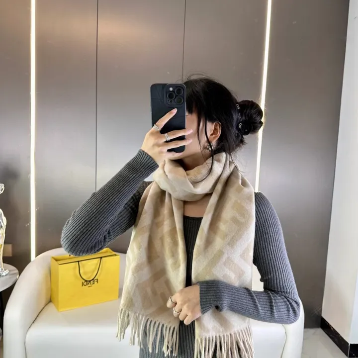 スーパーコピー フェンディ マフラー