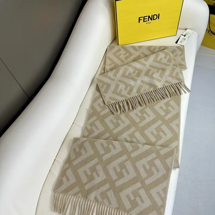 スーパーコピー フェンディ マフラー