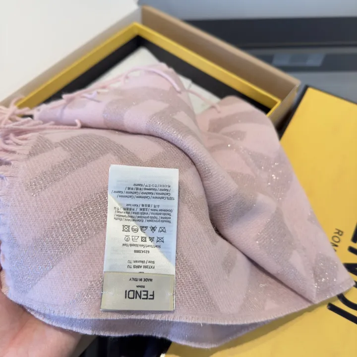 スーパーコピー フェンディ マフラー