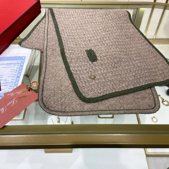 スーパーコピー ミュウミュウ マフラー