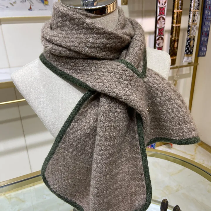 スーパーコピー ミュウミュウ マフラー