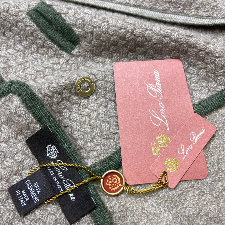 スーパーコピー ミュウミュウ マフラー