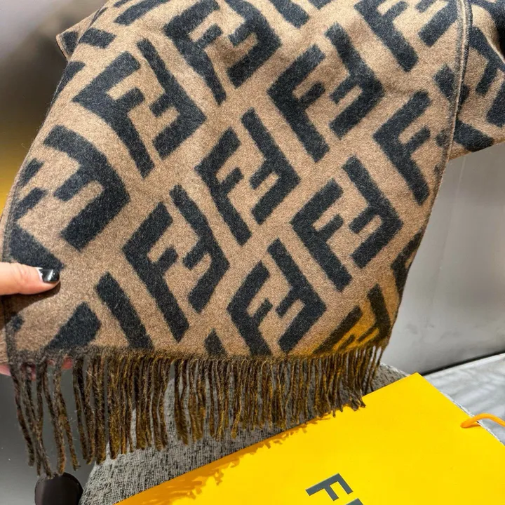 スーパーコピー フェンディ マフラー