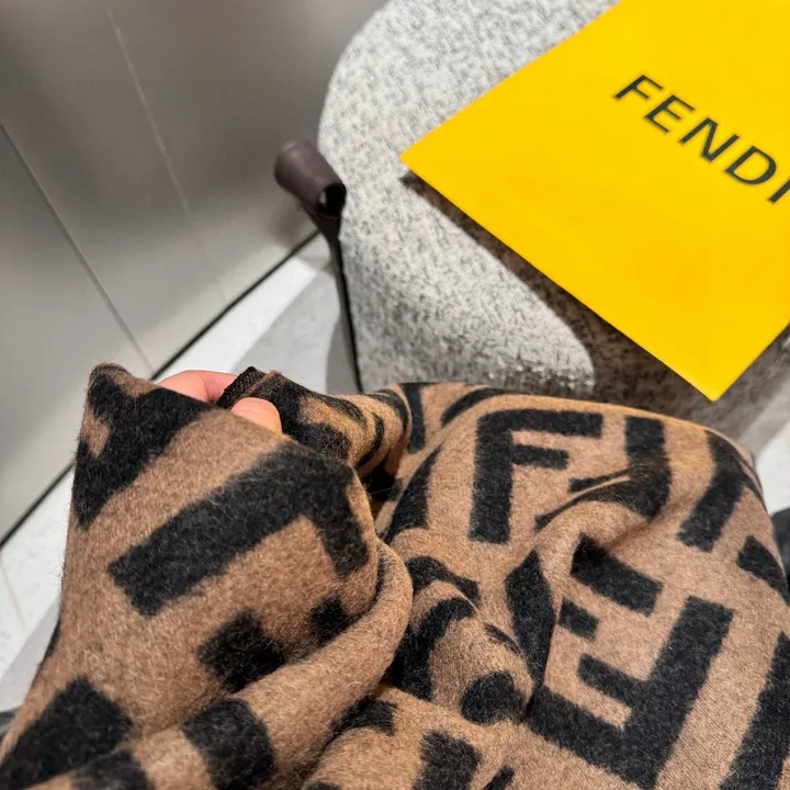 スーパーコピー フェンディ マフラー