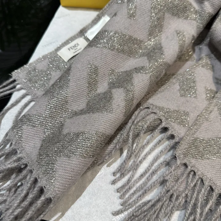 スーパーコピー フェンディ マフラー