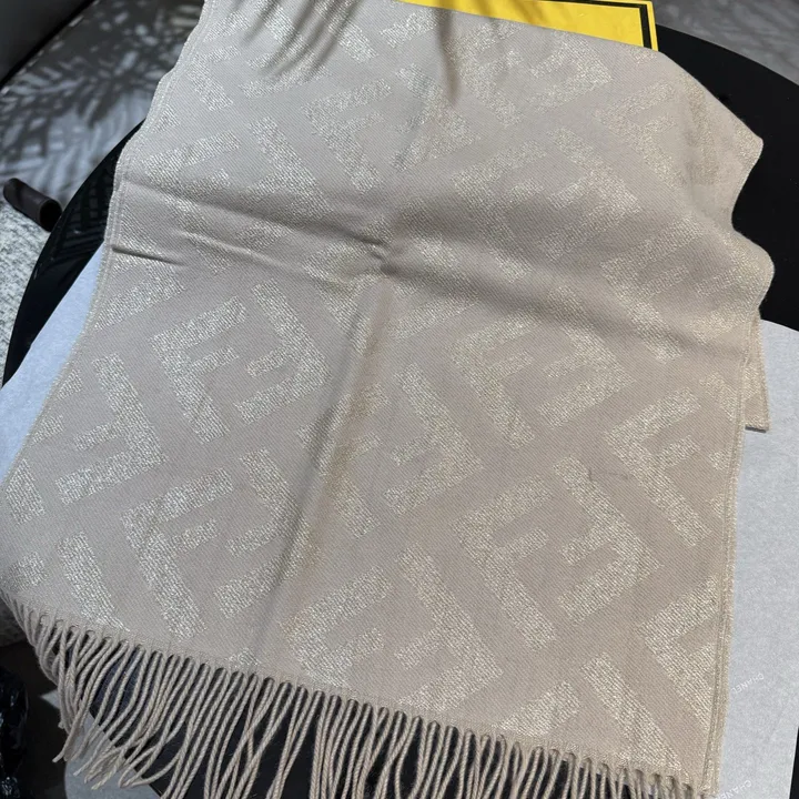 スーパーコピー フェンディ マフラー