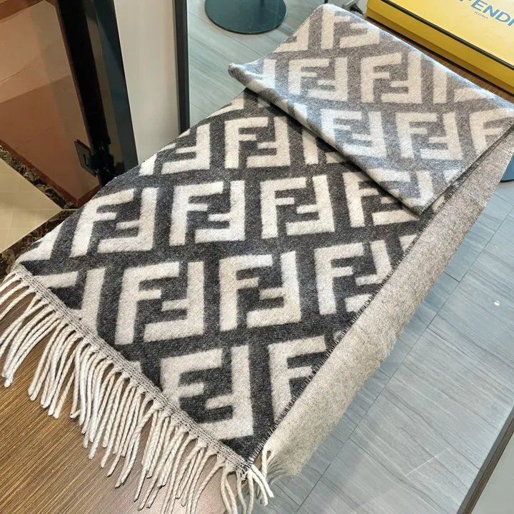 スーパーコピー フェンディ マフラー