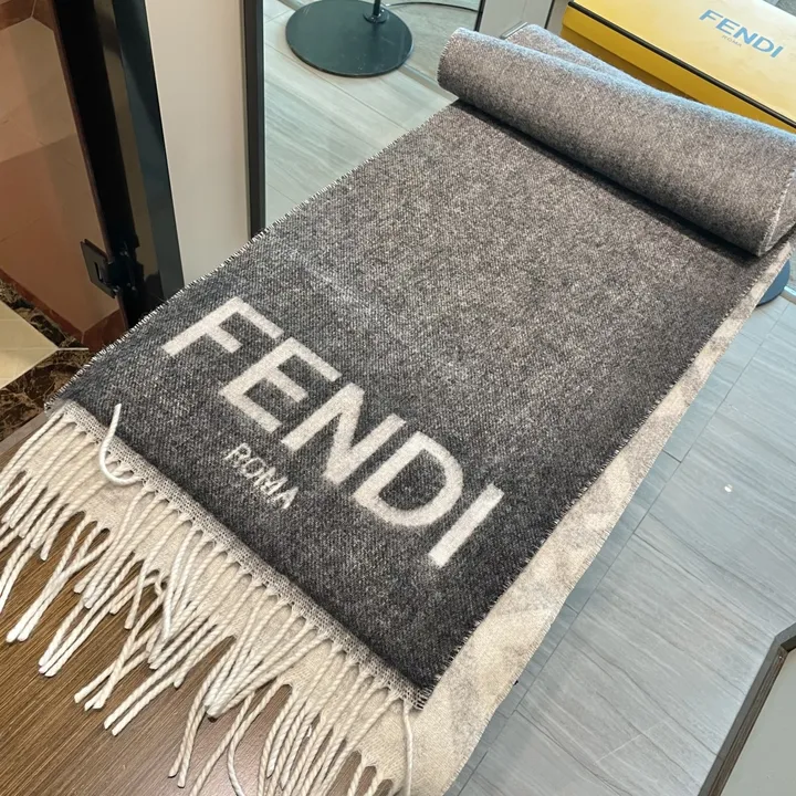 スーパーコピー フェンディ マフラー