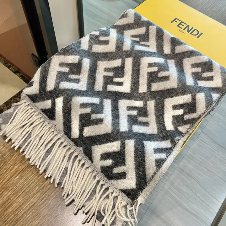 スーパーコピー フェンディ マフラー