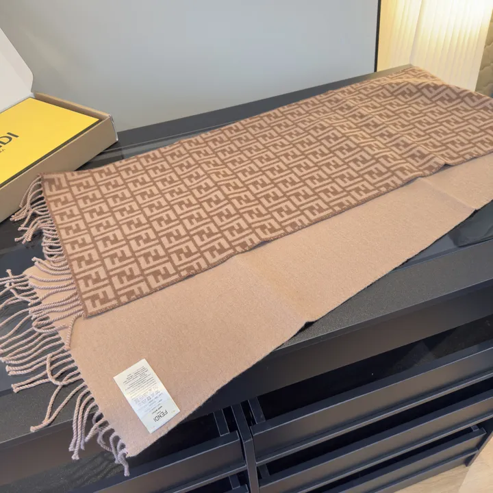 スーパーコピー フェンディ マフラー