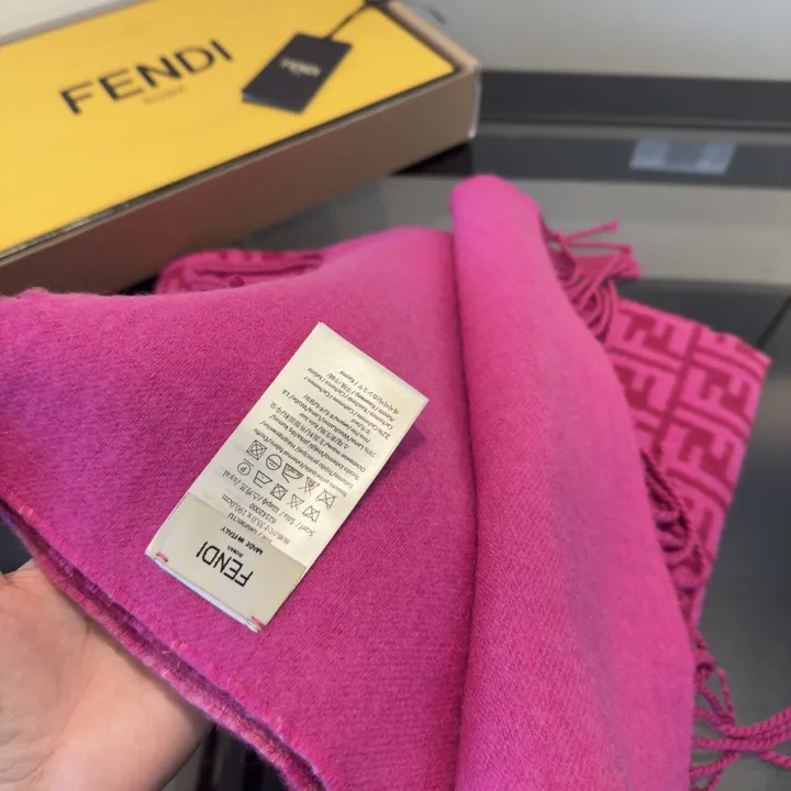 スーパーコピー フェンディ マフラー